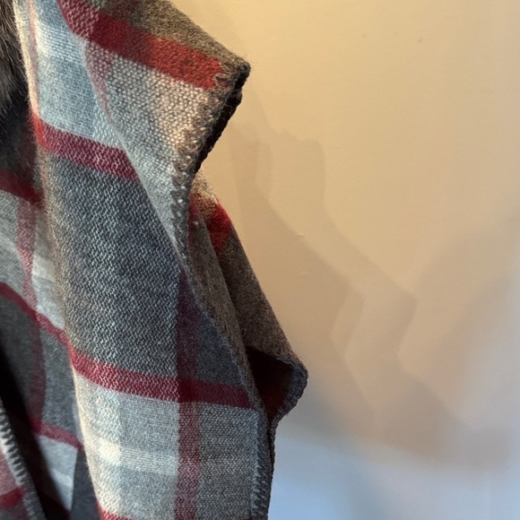 Steve Madden Gray Plaid Poncho with Faux Fur Collar NWOT one size fits most - Picture 6 of 12